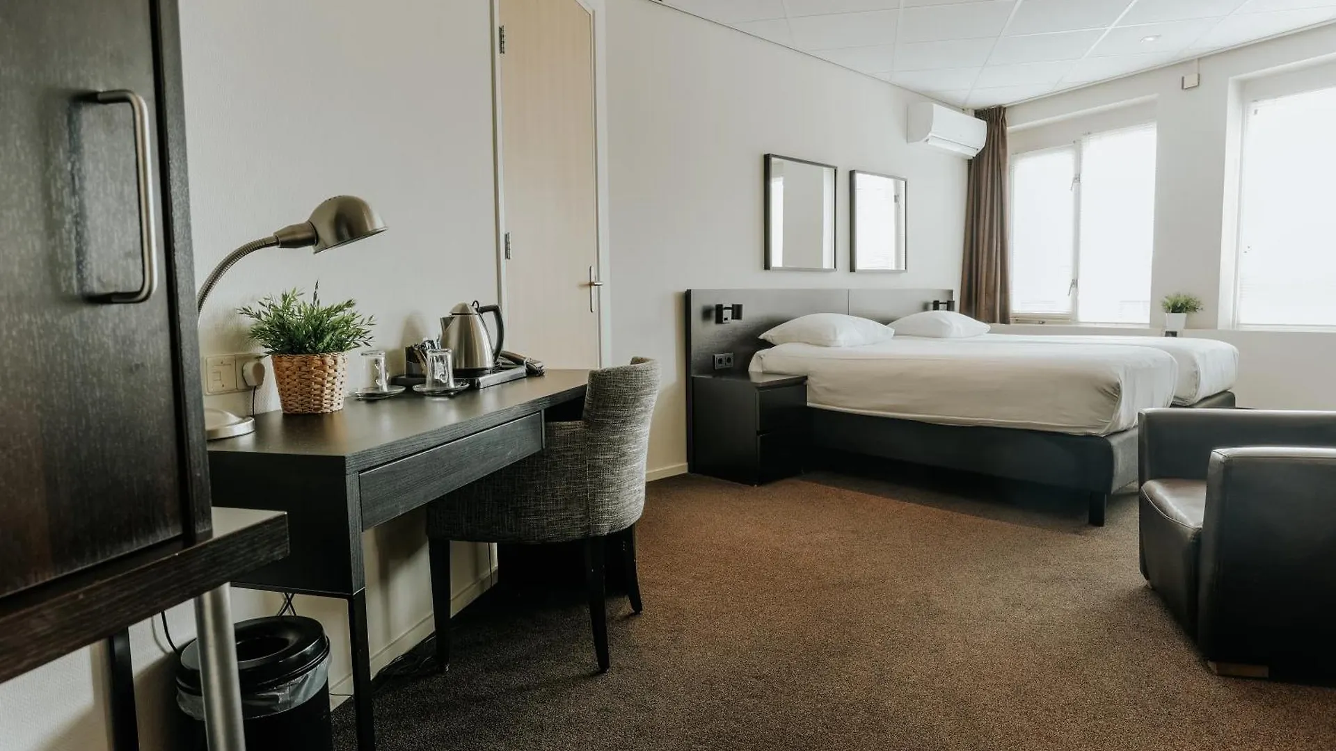 ***  Queen Hotel Eindhoven Netherlands