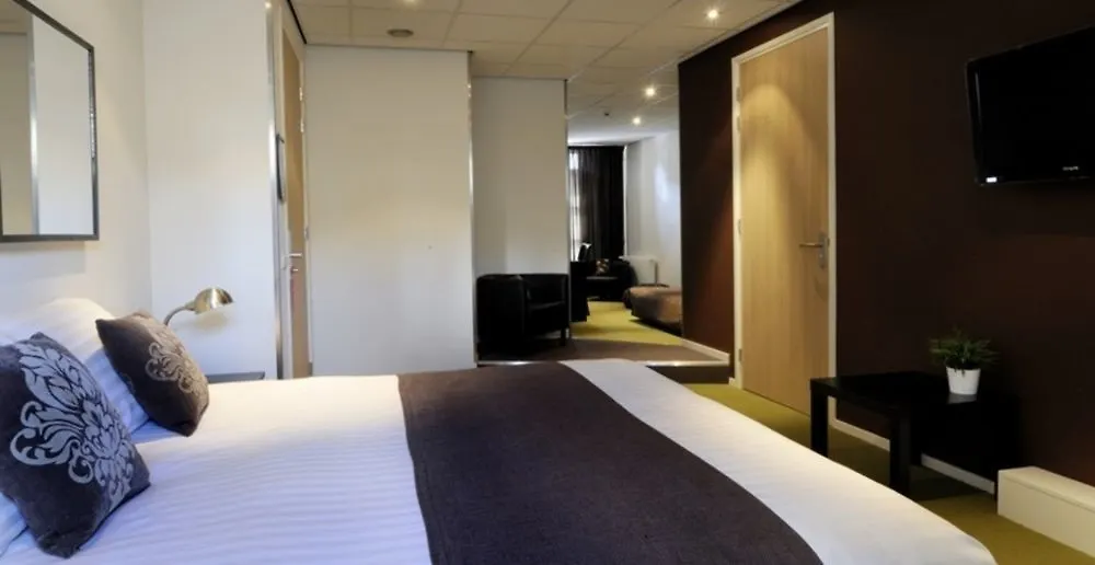 Queen Hotel Eindhoven 3*,