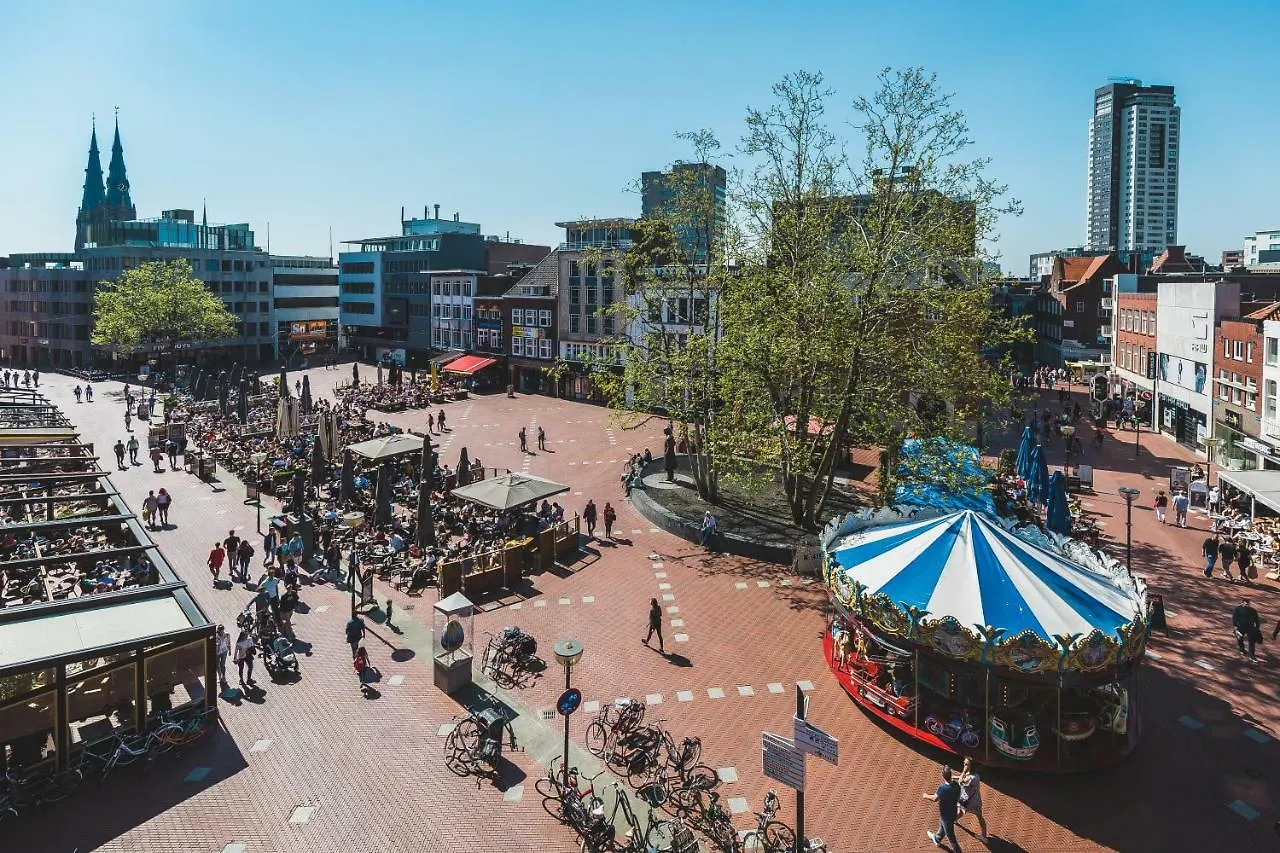 Queen Hotel Eindhoven 3*,