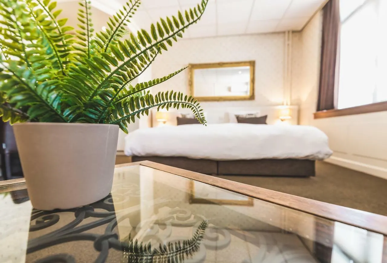 Queen Hotel Eindhoven 3*,